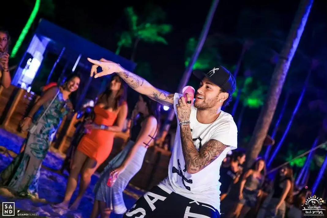 身价高达7000万！名记：利物浦关注巴尔科拉，后者续约不顺（记者：利物浦盯上巴尔科拉，续约受阻，身价约7000万）